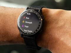 Смарт-часы Garmin Approach S44 и S50 (на фото) получили новое стабильное обновление. (Источник изображения: Garmin)