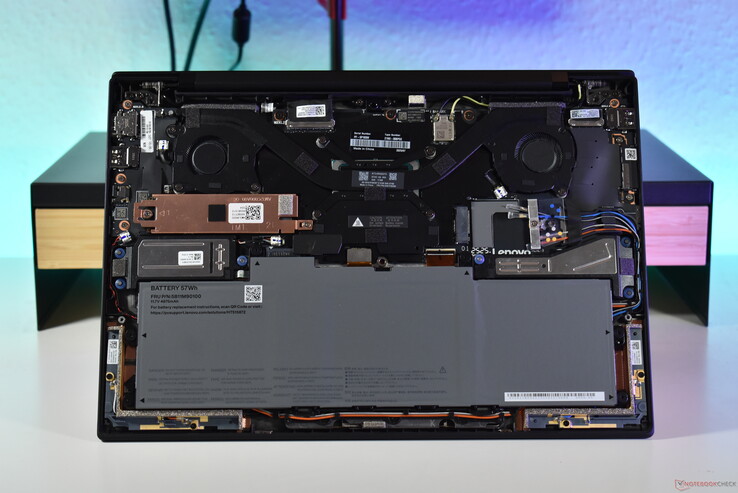 Lenovo ThinkPad X1 Carbon Gen 13: алюминиевая версия с антеннами 5G/WWAN.