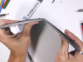 Прочность нового iPad Pro оставляет желать лучшего (Изображение: JerryRigEverything на YouTube)