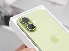 Ожидается, что только начальный уровень Apple избежит повышения цен. На фото манекен iPhone 17. (Источник изображения: Majin Bu)