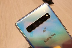 В Galaxy S10 5G столько же камер, сколько и в P30 Pro. (Изображение: Trusted Reviews)