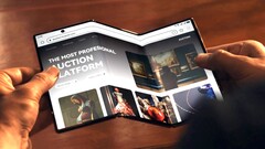 Модель Huawei Mate XT Ultimate Design (на фото) стоит €3 499. (Источник изображения: Huawei)