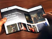 Модель Huawei Mate XT Ultimate Design (на фото) стоит €3 499. (Источник изображения: Huawei)