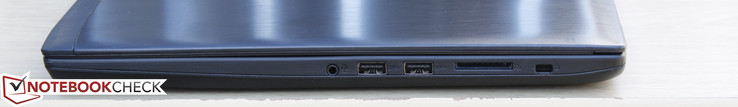 Справа: 3.5 мм совмещённый аудиопорт, 2x USB 3.0, адаптер карт памяти SD, замок Kensington Lock
