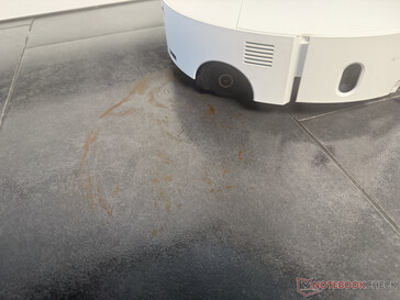 Натирающий ролик в тесте с засохшим кетчупом.