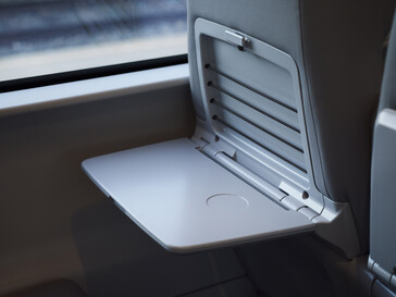 Новые столики для пассажиров. (Источник изображения: Amtrak)