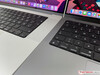 MacBook Pro 16 2021 (слева), MacBook Pro 14 2021 (справа)