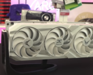 Red Devil RX 9070 XT Limited Spectral White Edition от PowerColor поступит в продажу 8 апреля (Источник изображения: OC3D TV, YouTube)