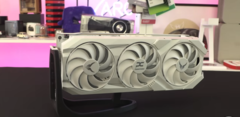 Red Devil RX 9070 XT Limited Spectral White Edition от PowerColor поступит в продажу 8 апреля (Источник изображения: OC3D TV, YouTube)