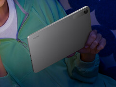 Xiaomi продает Redmi Pad 2 SE в темно-сером и серебристом цветах.