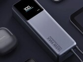 Новейший пауэрбанк Xiaomi на 10 000 мАч с цветным дисплеем поступил на цифровые полки JD.com. (Источник изображения: ITHome)