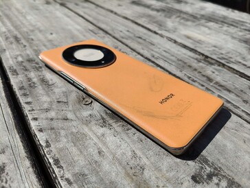 Honor Задняя сторона X9b (Источник изображения: Darryl Linington - NoteBookCheck)