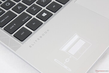Тот же металлический сплав, что и у EliteBook x360 1040 G5. Качество сборки столь же высокое