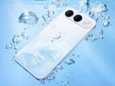В Oppo A7 Pro установлена всего одна камера, размещённая в большом модуле камеры в форме таблетки.