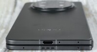 Нижняя сторона корпуса (микрофон, USB-порт, динамик, микрофон, слот SIM)