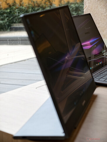 Тонкий дизайн портативного монитора