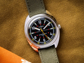 Часы Timex x Bespoke Post ограниченной серии 36 мм, на фото с оливковым ремешком Cordura на темно-горчичном фоне. (Источник изображения: Timex)