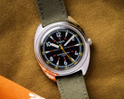 Часы Timex x Bespoke Post ограниченной серии 36 мм, на фото с оливковым ремешком Cordura на темно-горчичном фоне. (Источник изображения: Timex)