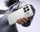 Модель Redmi K100 Pro Max оснащена 2.1-канальной акустической системой с технологией Sound by Bose. На снимке: рекламное изображение телефона, демонстрирующее его заднюю панель.