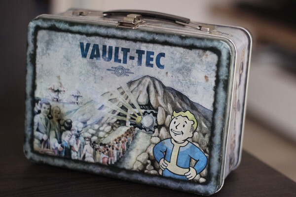Этот ланчбокс для Fallout 3 собрал немного пыли, как и сам Fallout 3