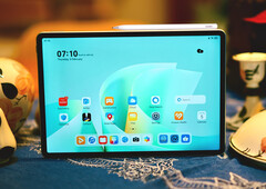 Huawei M-Pencil Pro крепится к MatePad 11.5 S на магнитах.