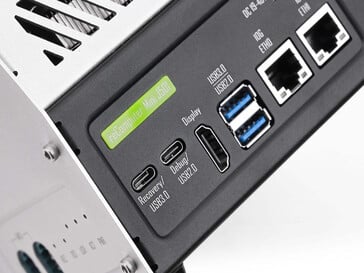 Один из двух портов Ethernet отличается особенно высокой скоростью