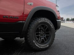 Ram 1500 с двигателем Hemi V8 и новым логотипом &quot;Symbol of Protest&quot;. (Источник изображения: Ram)
