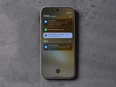 В OnePlus 15 пришлось отключить некоторые функции, чтобы не допустить дальнейшего повышения температуры. На снимке: скриншот из видеоролика стресс-теста. (Источник изображения: Max Tech)