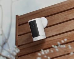 Модель 2K с функцией поворота и наклона вращается на 360 градусов и наклоняется на 175 градусов, чтобы удерживать движущиеся объекты в поле зрения.