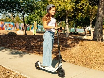 Segway C2 SE рассчитан на вес пассажира до 121 фунта (55 кг).