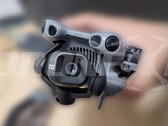 DJI Mini 5 Pro вблизи с его камерой 24 мм и f/1.8. (Источник изображения: via DroneXL &amp; Jasper Ellens)