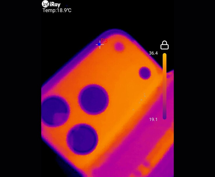 Тепловое изображение iPhone 17 Pro Max показывает распределение тепла вокруг области задней камеры (Источник изображения: u/T-K-Tronix via r/iphone)