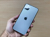 Дисплей iPhone 11 Pro Max страдает от той же проблемы, что и у других современных смартфонов (Изображение: GadgetsNow)