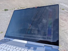 На открытом воздухе под солнечными лучами