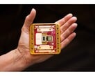 Рекламное изображение чипа Майорана 1 от Microsoft, удерживаемого в человеческой ладони. (Источник изображения: Microsoft)