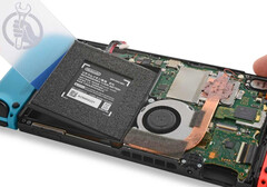 переоценка Nintendo Switch, проведенная iFixit, привела к снижению оценки ремонтопригодности. (Источник: iFixit)