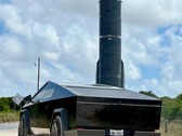 Кибертрак рядом с ракетой SpaceX Starship. (Источник изображения: NikolaBrussels/X)