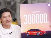 Генеральный директор Xiaomi с новой целью SU7. (Источник изображения: Xiaomi)