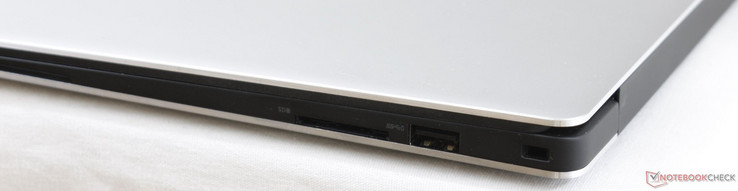 Правая сторона: картридер, порт USB 3.0, замок Noble Lock