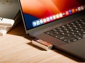 У устройства Dune имеется три кнопки, которые интеллектуально реагируют на отображаемое на экране содержимое.