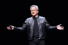 Дженсен Хуанг, генеральный директор Nvidia, выступает с речью (Источник изображения: CNA)