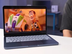 MacBook Neo выполнен в алюминиевом корпусе и весит 1,23 кг (2,7 фунта).