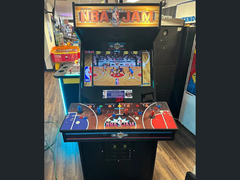 Изображен аркадный шкаф Midway NBA Jam (источник изображения: r/nostalgia)