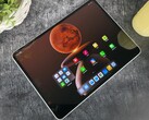 Обзор планшета Oppo Pad 4 Pro. (Источник изображения: Marcus Herbrich/Notebookcheck)