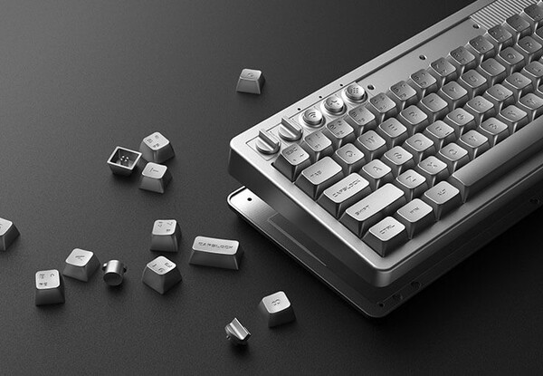 Клавиатура 8BitDo Retro 68 Keyboard - NES 40th Limited Edition выполнена из алюминия. (Источник изображения: 8BitDo)