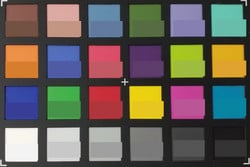 ColorChecker: исходный цвет в нижней половине каждого блока