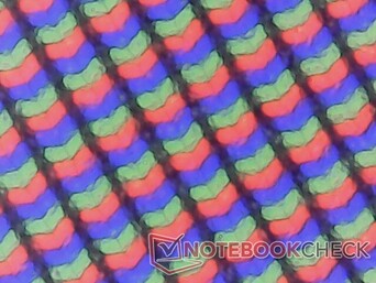 Матовый экран немного более зернистый, чем глянцевый