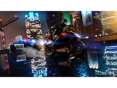 Снимок экрана из GTA V Enhanced, демонстрирующий недавно добавленную трассировку лучей. Велосипед едет по ночной скользкой улице, а за ним вплотную следует полицейская машина. (Источник изображения: Steam)