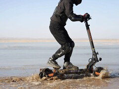 Электронный скутер KuKirin G2 Master подходит для езды по бездорожью. (Источник изображения: KuKirin)