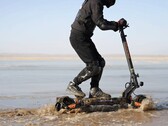 Электронный скутер KuKirin G2 Master подходит для езды по бездорожью. (Источник изображения: KuKirin)